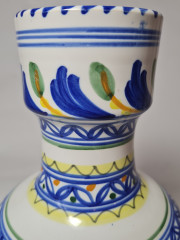 Delft Blue Holland Ваза с разноцветными цветами и синим узором, дельфтский фарфор, ручная роспись, 20 x 11 см, Голландия, 1960-70гг.